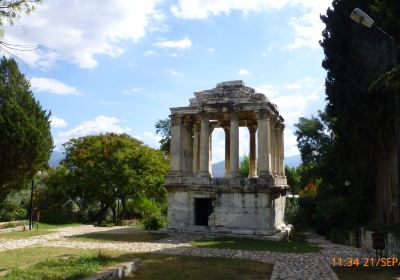 Gumuskesen Monument