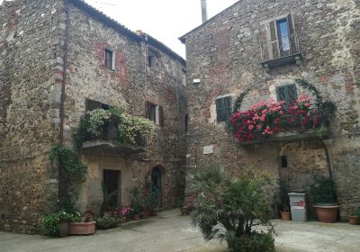 Piazza del Castello di Montemerano