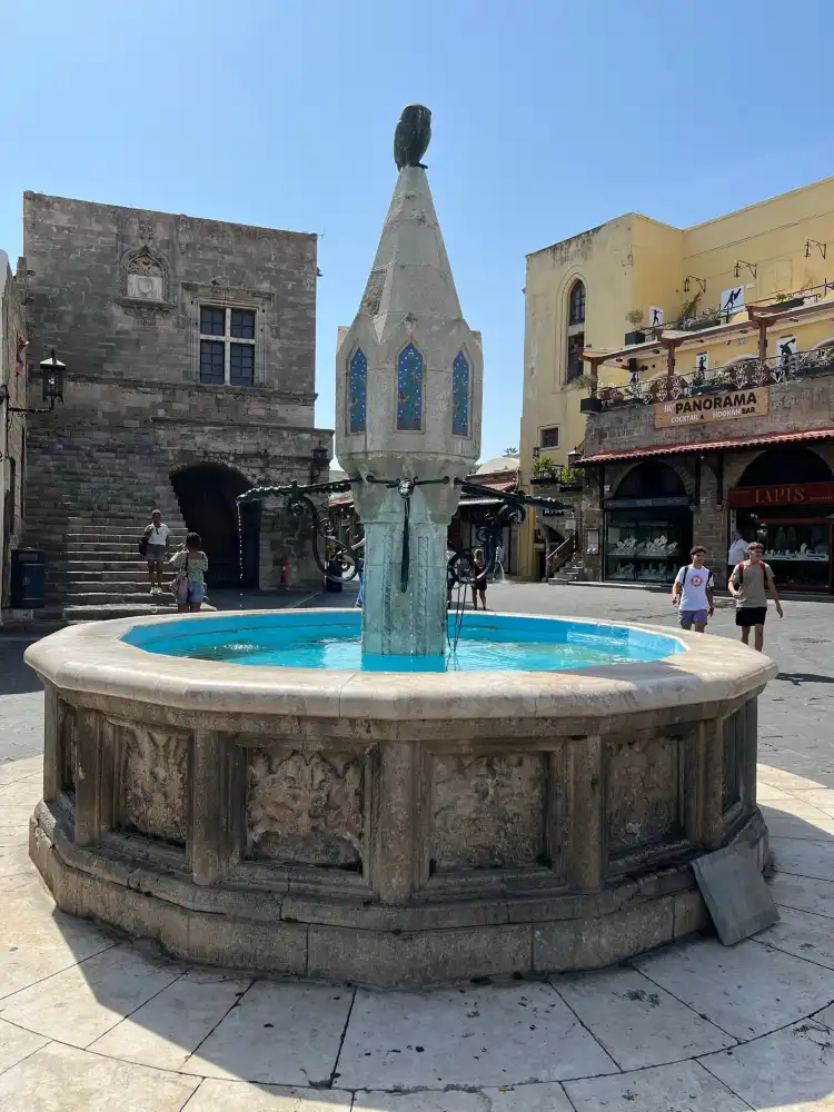Hotels near Evreon Martyron (Jewish Martyrs Square)