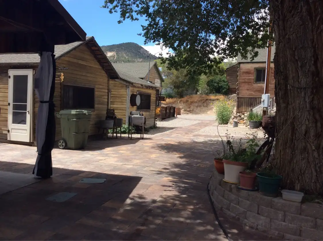 Ely Renaissance Village附近的飯店