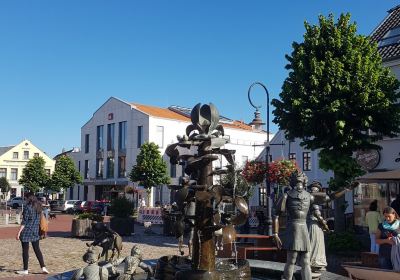 Sagenbrunnen, Jever - Bonifatius Stirnberg