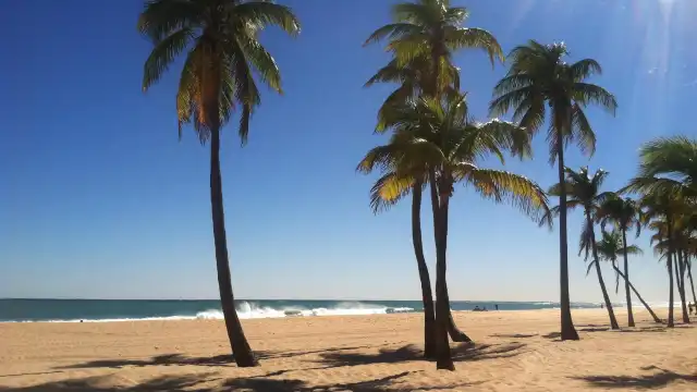 Hotels near Las Olas Beach