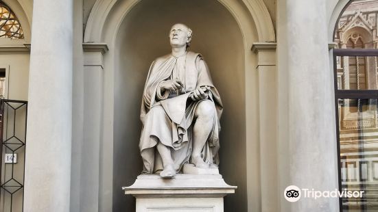 Statues of Arnolfo di Cambio e Filippo Brunelleschi