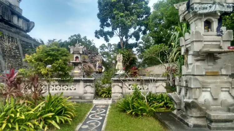 Hotels near Pura Agung Amerta Buana