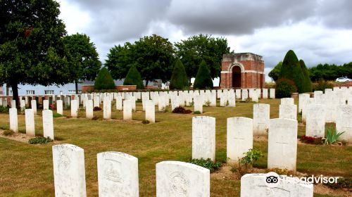 Bapaume Post Military Cemetery, Albert