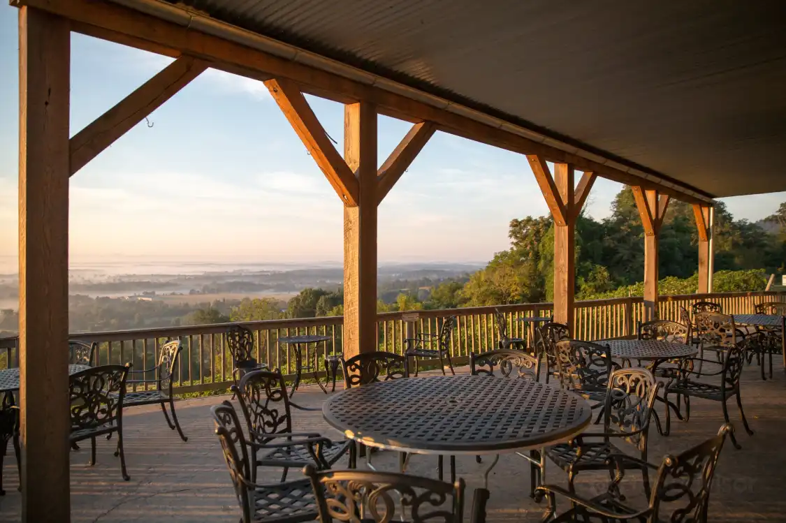 Hotels near Bluemont Vineyard