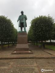 Statue of Hans Broge