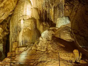 Wellington Caves & Phosphate Mine