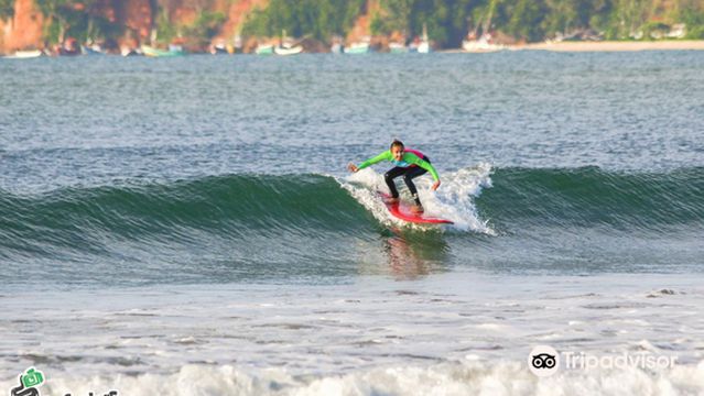 Surfmakers Surfing School