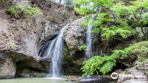 Tsukimachi Waterfall