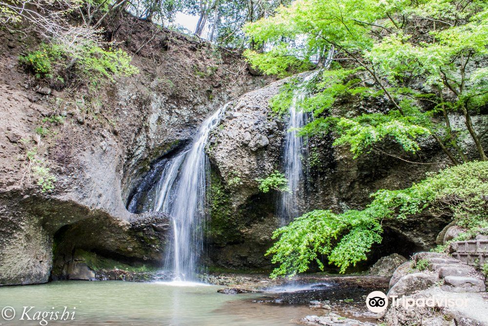 Tsukimachi Waterfall