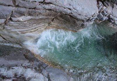 Piscina di roccia di Papingo