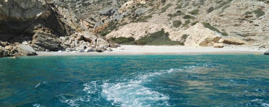 Karvounolakos Beach