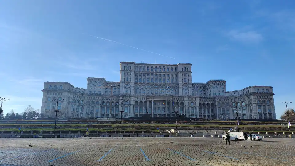 4_Constitution Square