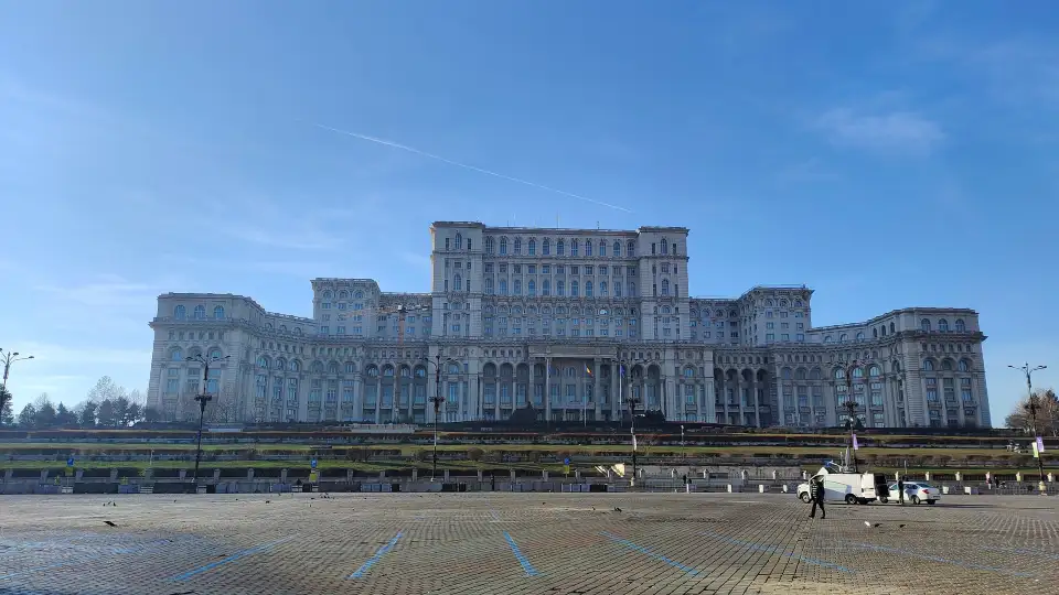 3_Constitution Square