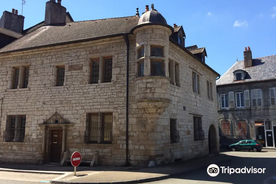 Maison à Tourelle