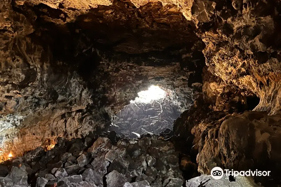 クラ カイ洞窟と溶岩トンネル