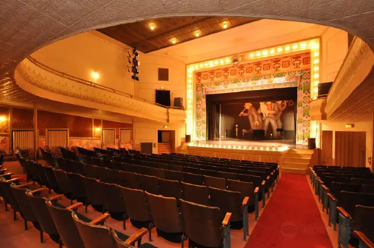 Hotel dekat Endicott Hall