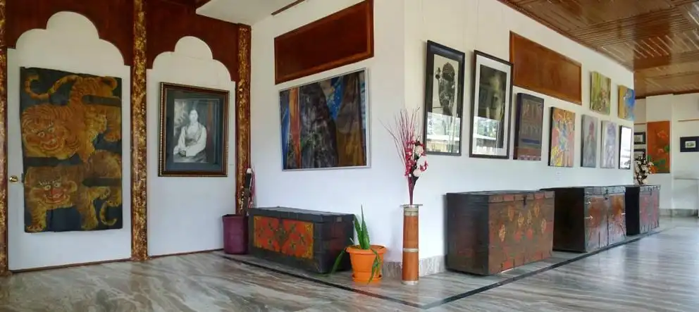 Hotels near Terton Gallery