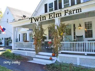 Twin Elm Farm LLC附近的飯店