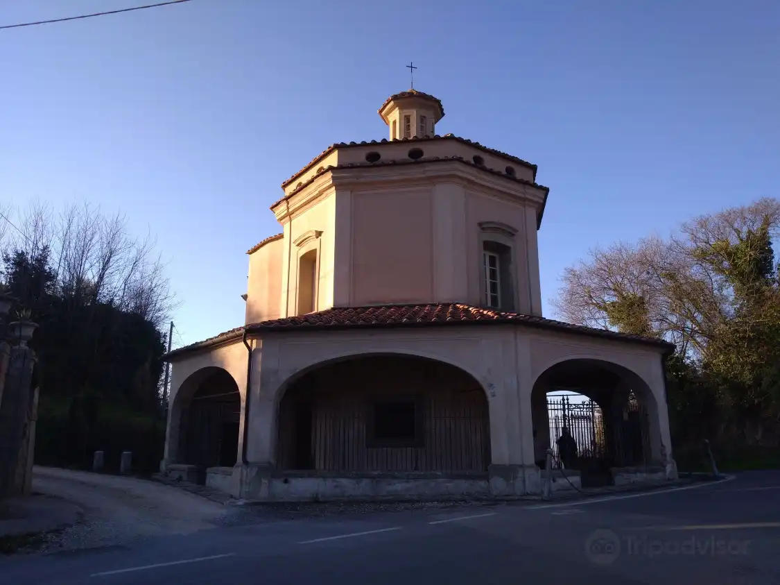 Hotels near Oratorio della Madonna della Cava