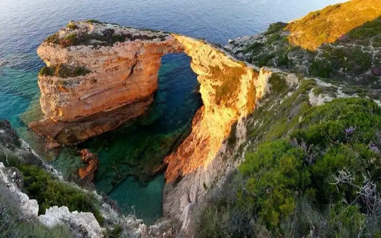 Hotels near Tripitos Arch