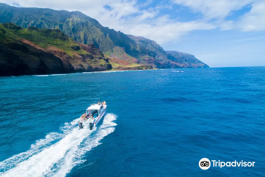 Makana Charters - Tour Kauai's Napali Coast