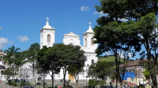 Igreja Matriz Sao Luiz de Toloza