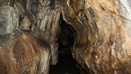 Irimizu-shōnyūdō Limestone Cave