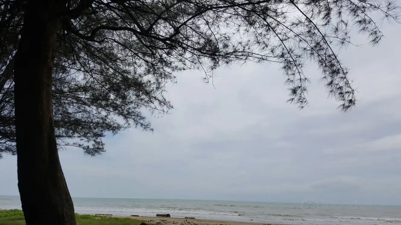 Hotels near Luak Bay