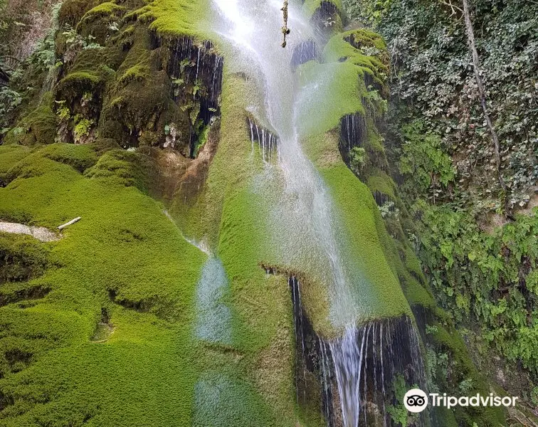 Kremiotis Waterfall