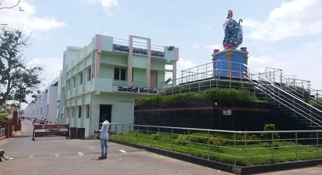 Hotels near Mallavaram Dam- Gundlakamma River