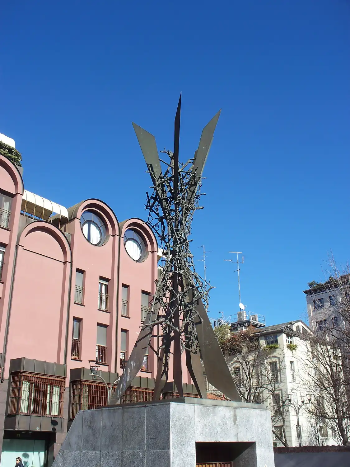 Hotel in zona Monumento ai Caduti per Servizio Istituzionale
