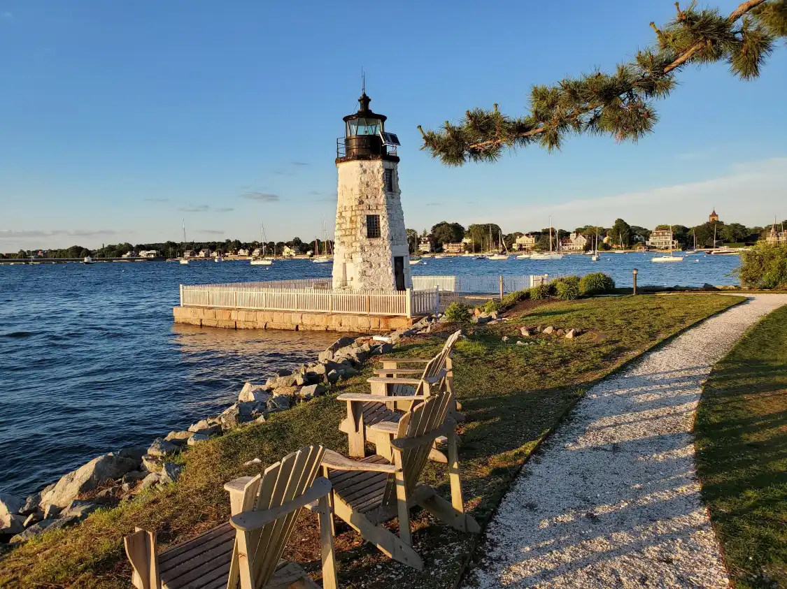 Hotels near Newport Harbor Lighthouse