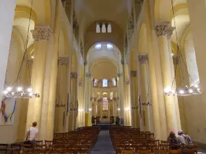 ノートルダム デュ ポール バジリカ大聖堂