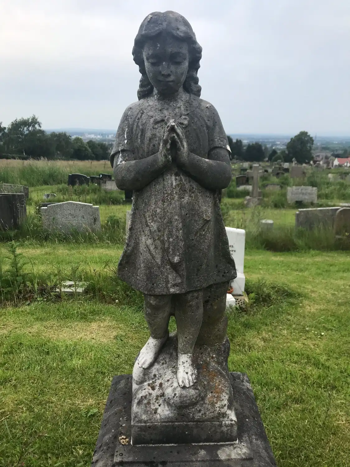 Hotels near Fox Covert Cemetery