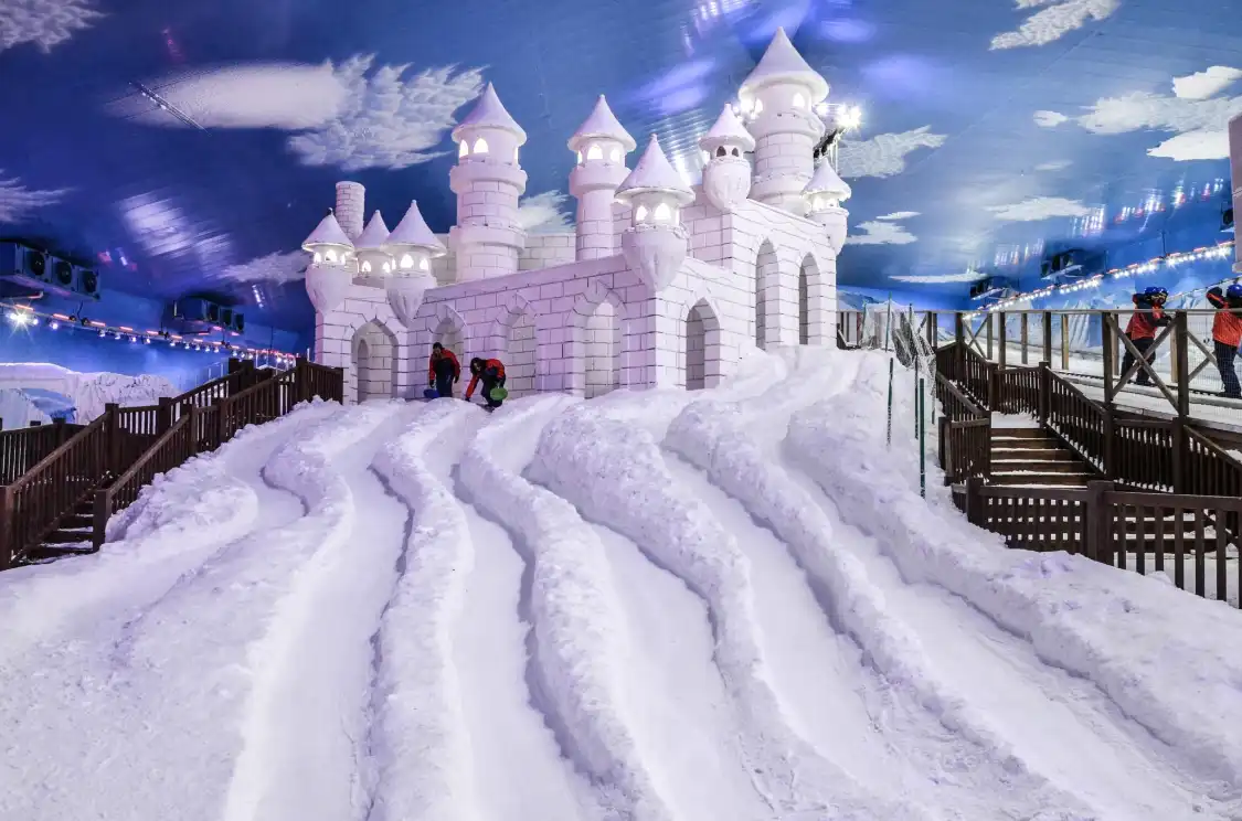 Hotels near Snowland