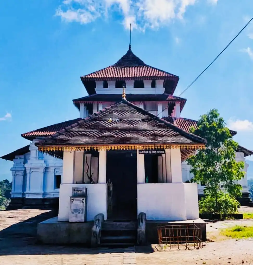 Отели рядом с достопримечательностью «Lankatilaka Temple»