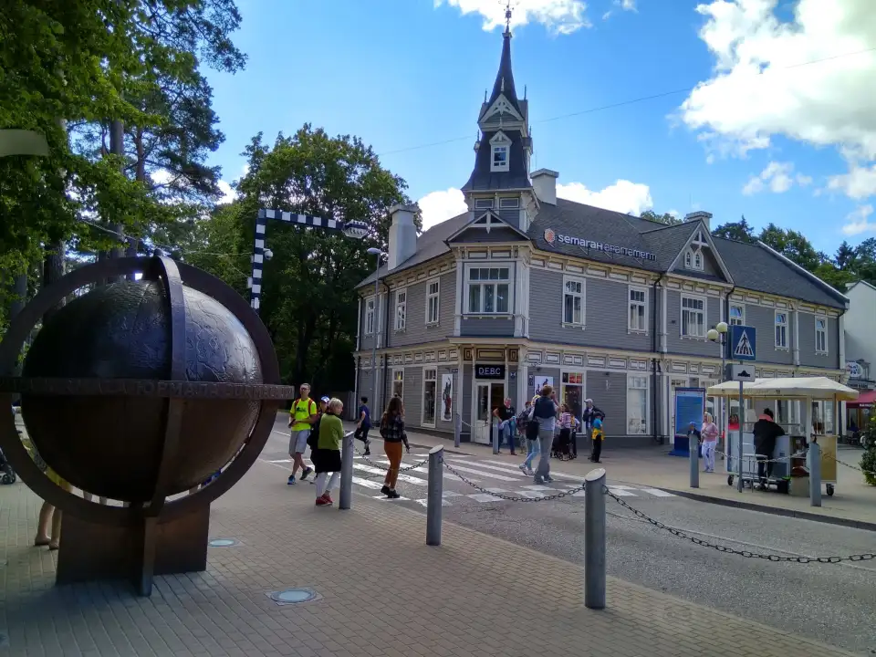 5_Globe