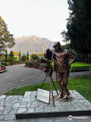 Yash Chopra Statue