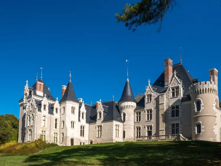 Hotels in Monts