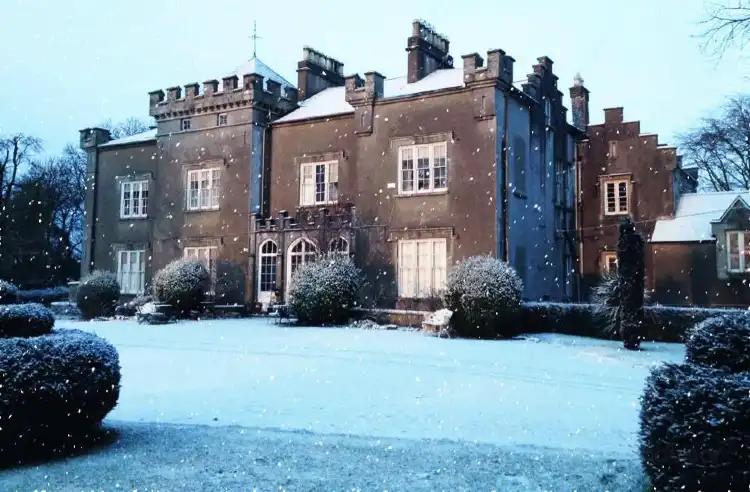 Hotel dekat Shankill Castle