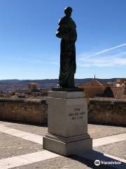 Estatua Fray Luis de Leon