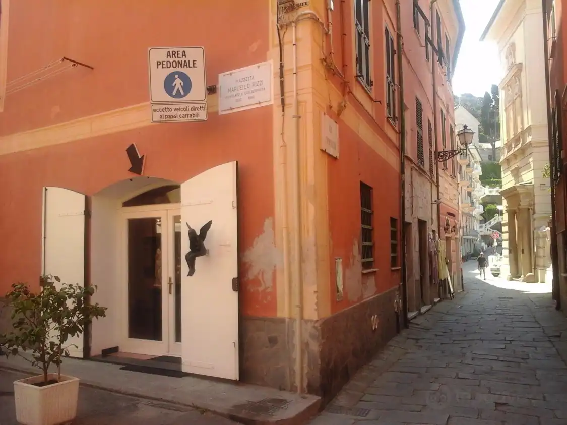 Hotels near Creatini & Landriani Fine Art