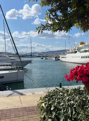 Hotels near Flisvos Marina