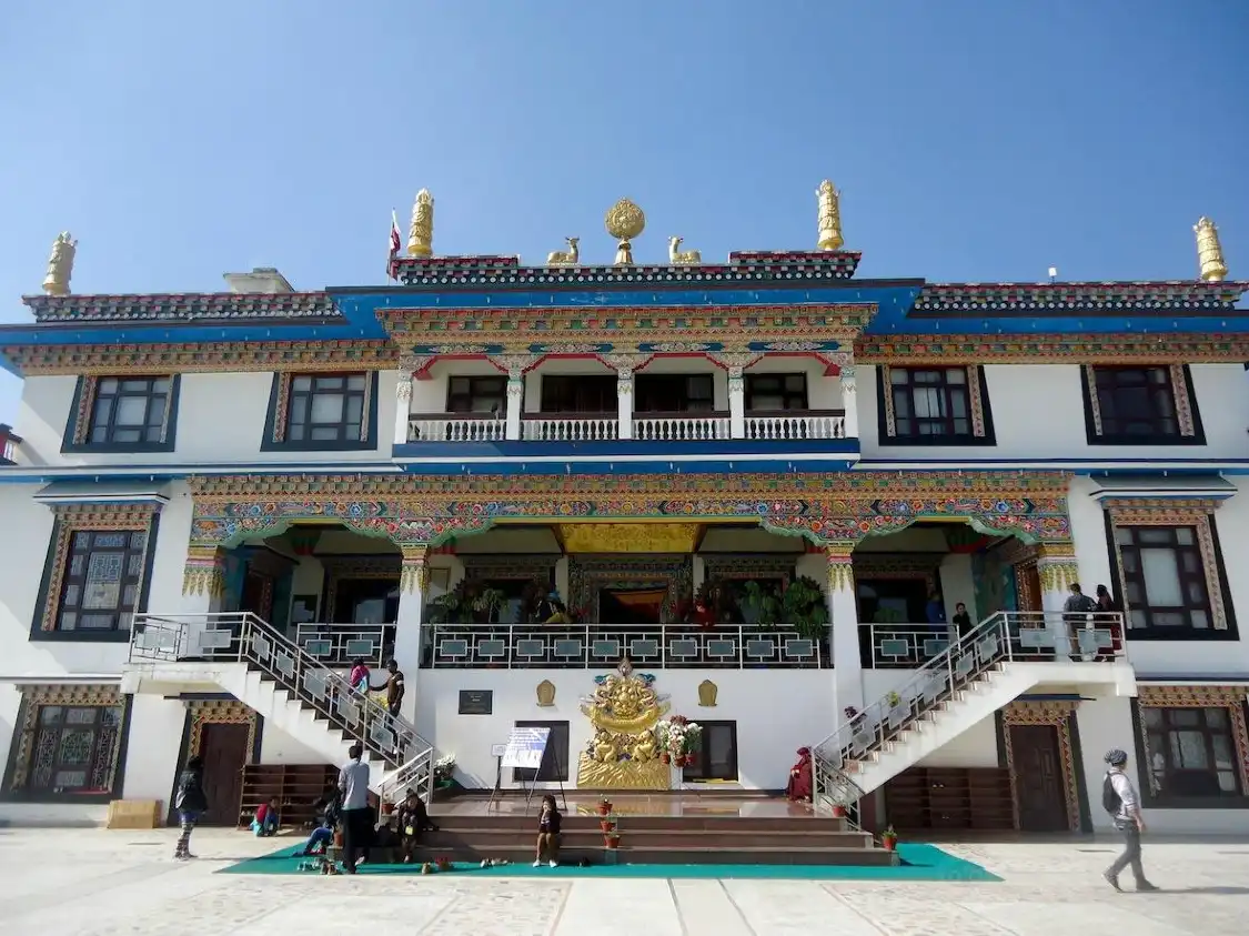 Hotels near White Monastery