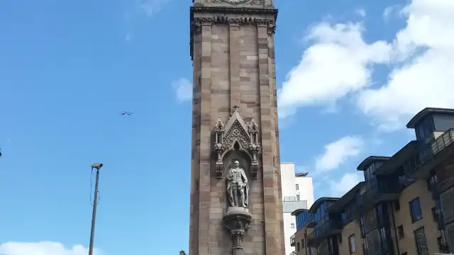 Hotels near Albert Memorial Clock