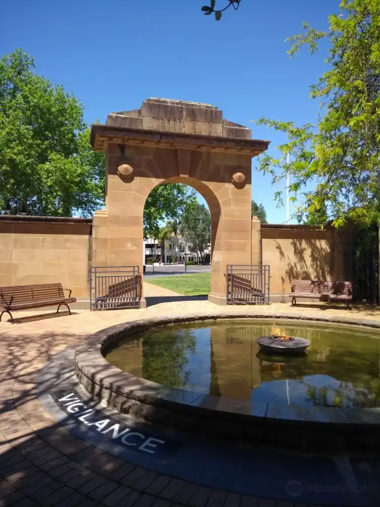 Hotels near Victory Memorial Gardens