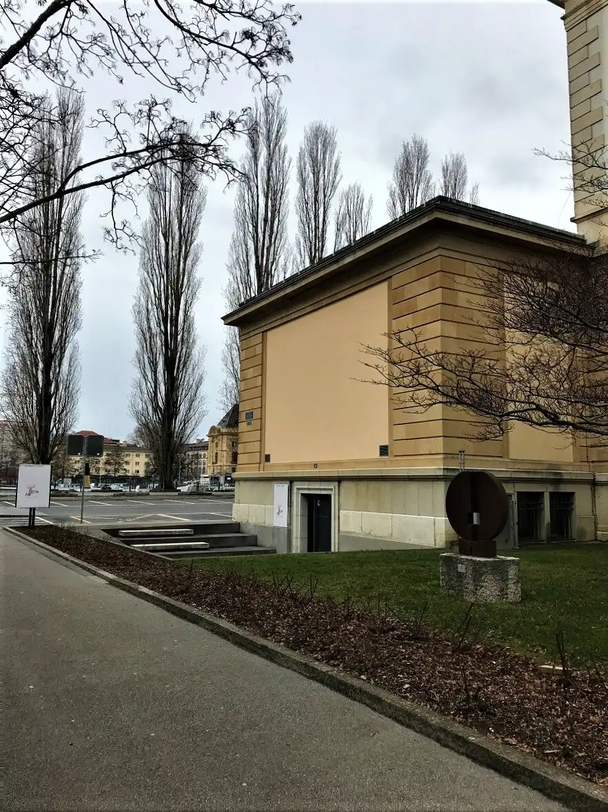 Hotels near Galerie C