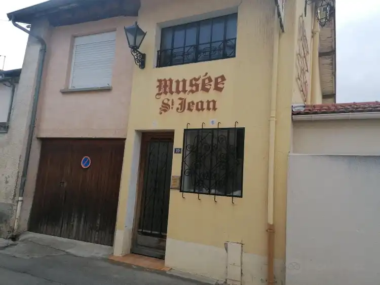 Hoteles en Anneyron